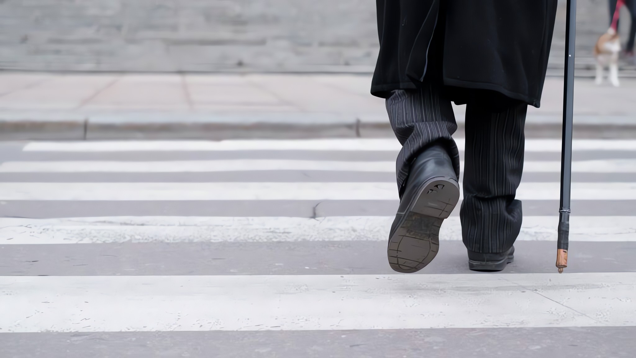 过马路成老人隐形门槛