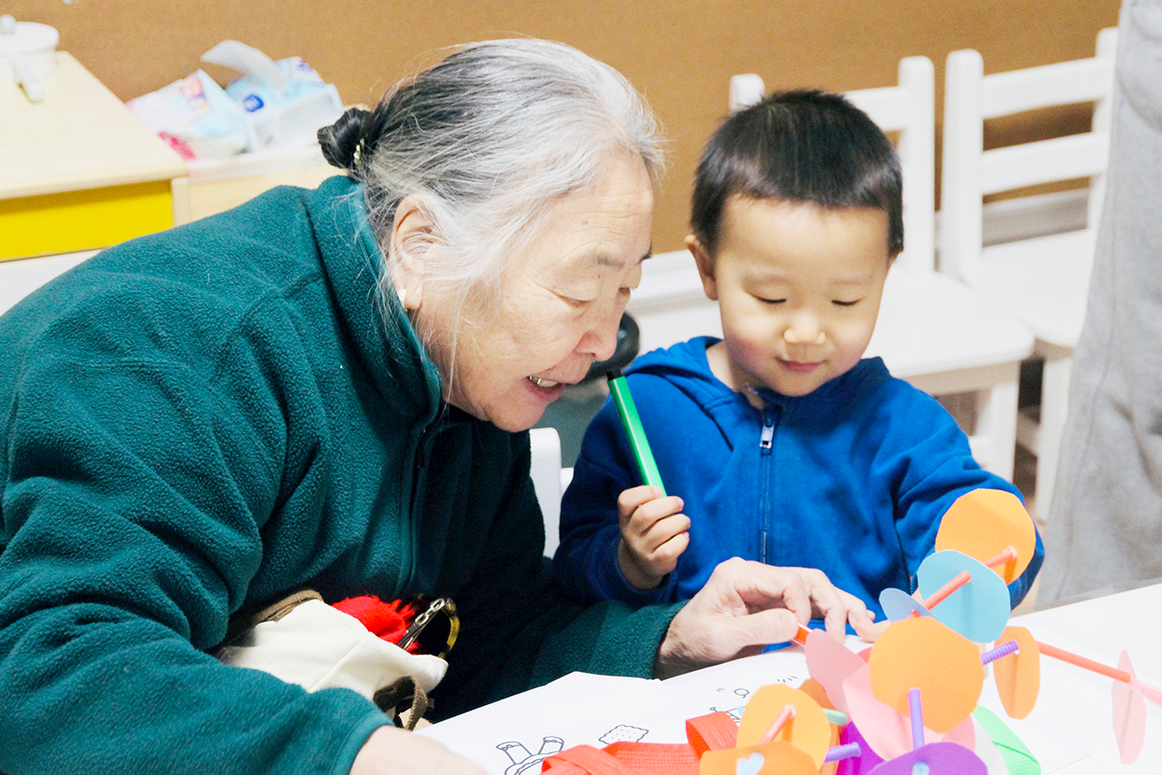 一间驿站，老幼共托
