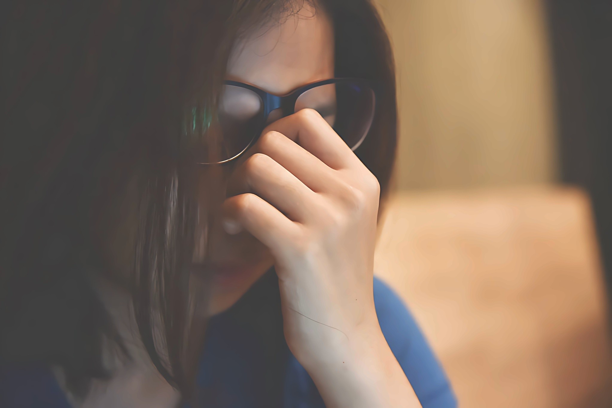 干眼“抢夺”年轻人视力